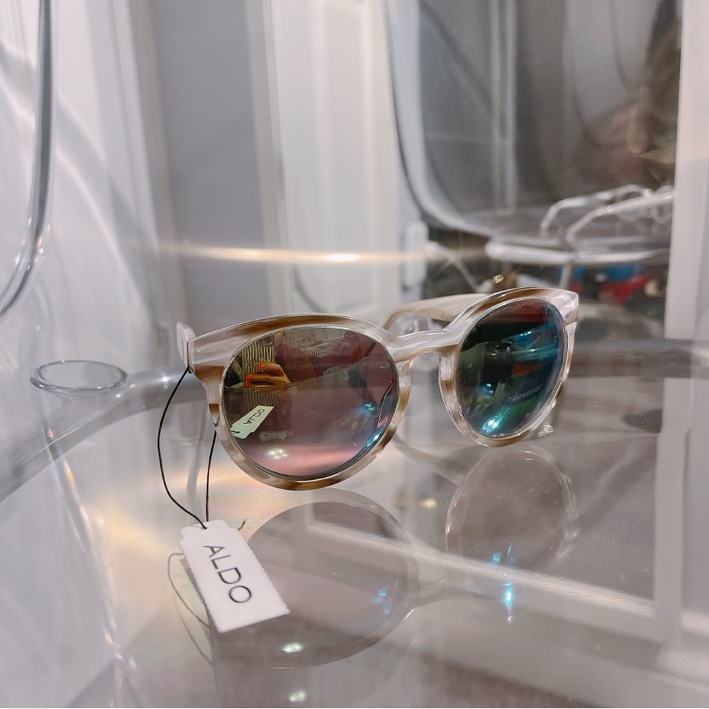 Brand New🔥 Aldo 🔥 Gazola Silver and White Sunglasses Sleek Modern Accessories